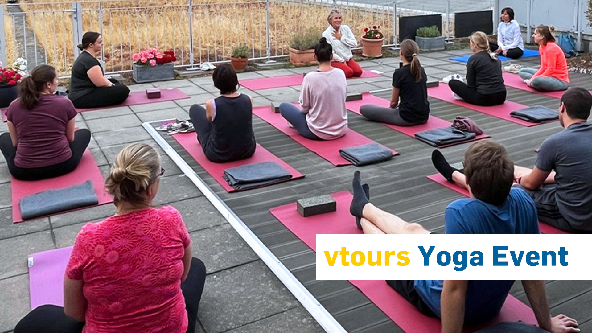 Yoga nach Feierabend auf unserer Dachterrasse